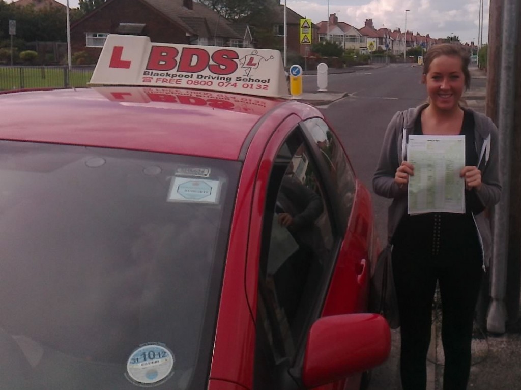 Lauren Midgely of Cleveleys Passed her Driving test